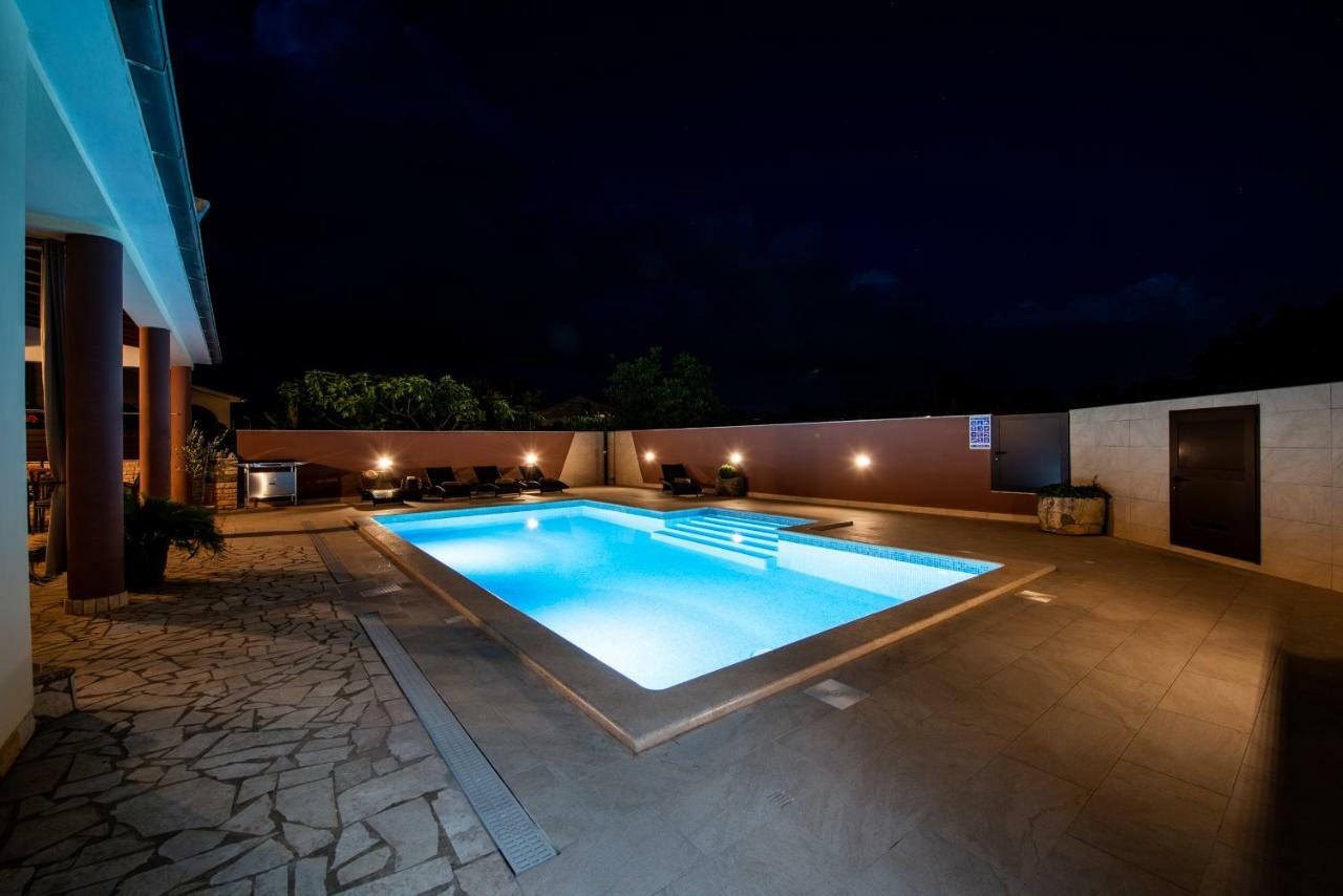 Villa Komel With Pool Fažana Zewnętrze zdjęcie